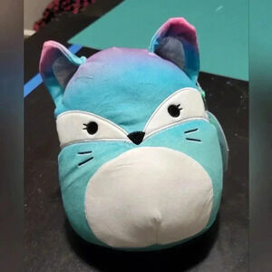 Vicki the fox 11 inch Squishmallow